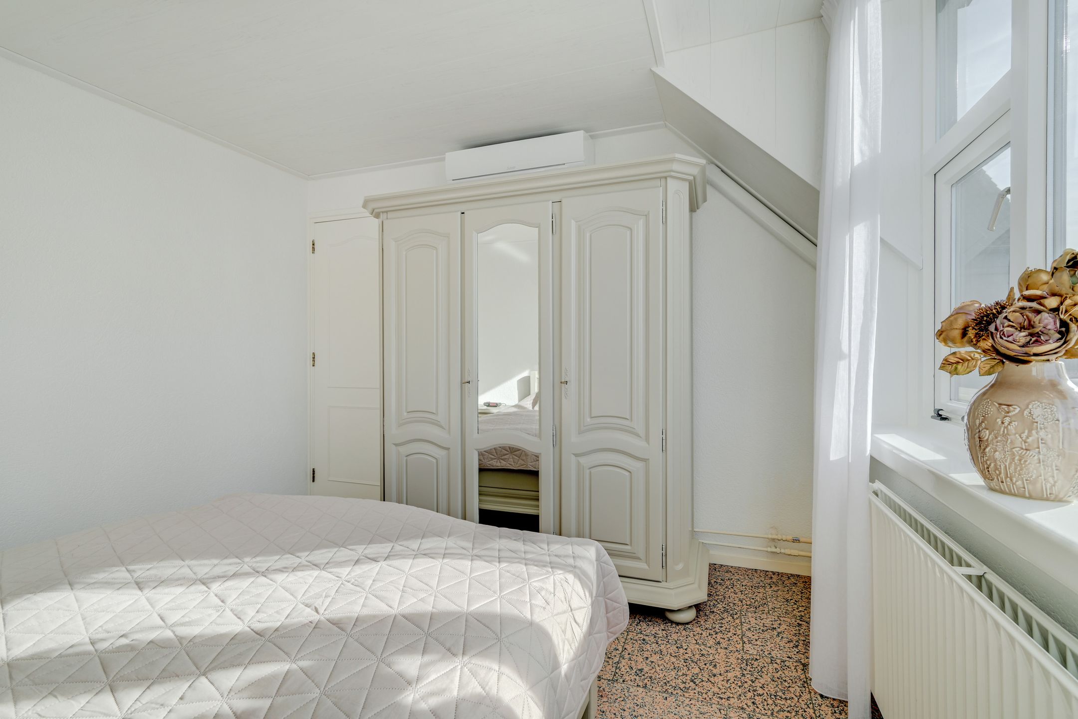 Foto 15 van Middenlaan 18