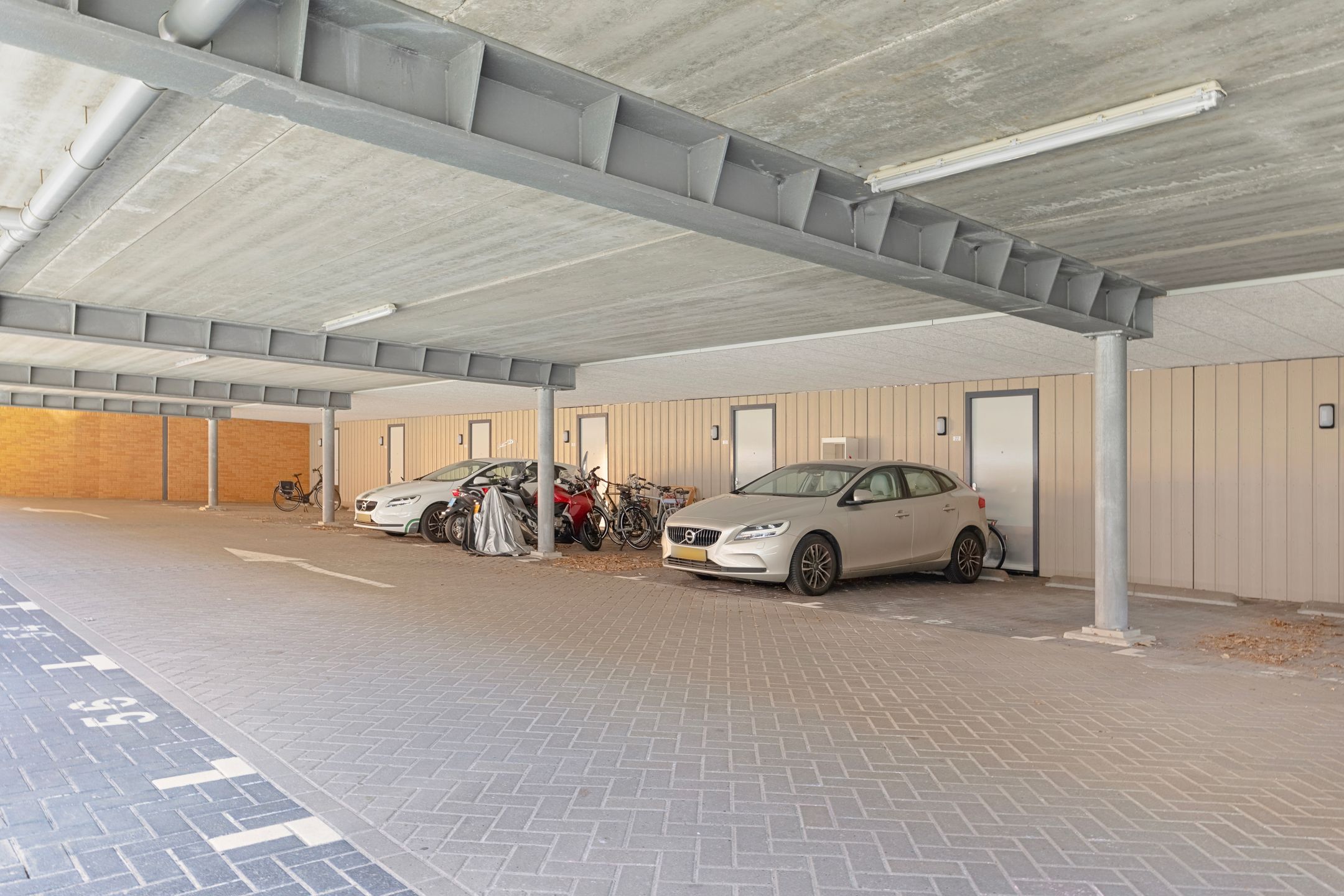 Photo 33 of Glenn Millerstraat 46