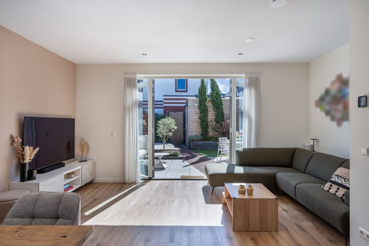 Photo 2 of Warandebergstraat 6