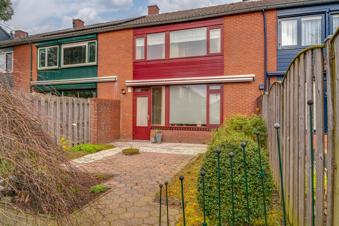 Attractive mid-terraced home with deep private garden in family-friendly Westervoort location — 23