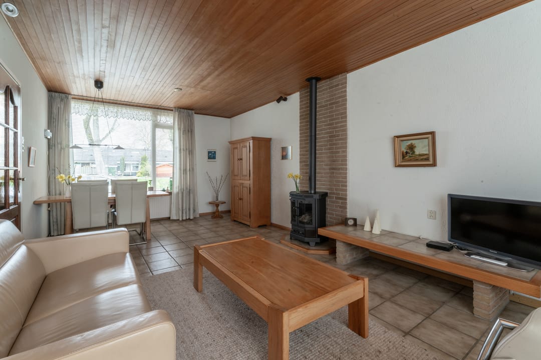 Attractive mid-terraced home with deep private garden in family-friendly Westervoort location — 17