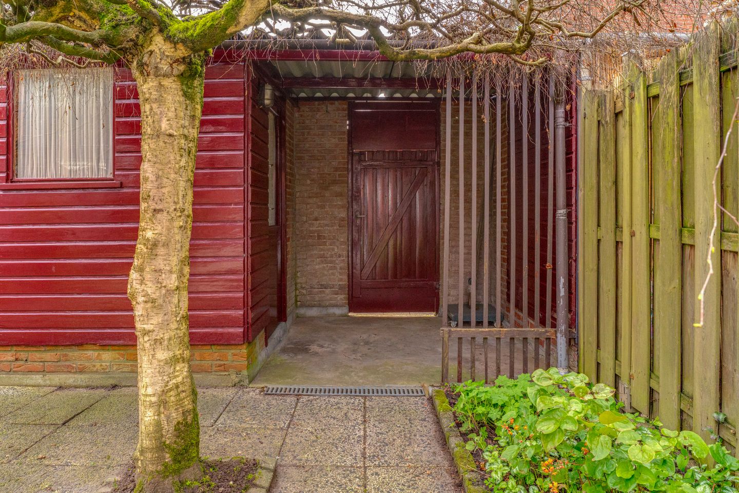 Attractive mid-terraced home with deep private garden in family-friendly Westervoort location — 25