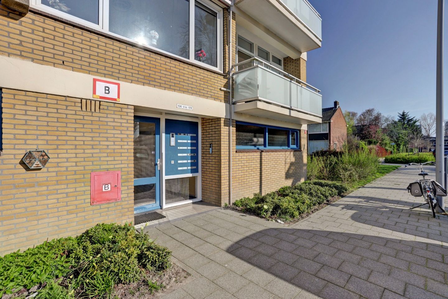 Renovation Opportunity Apartment with Three Balconies in Rotterdam Het Lage Land — 25