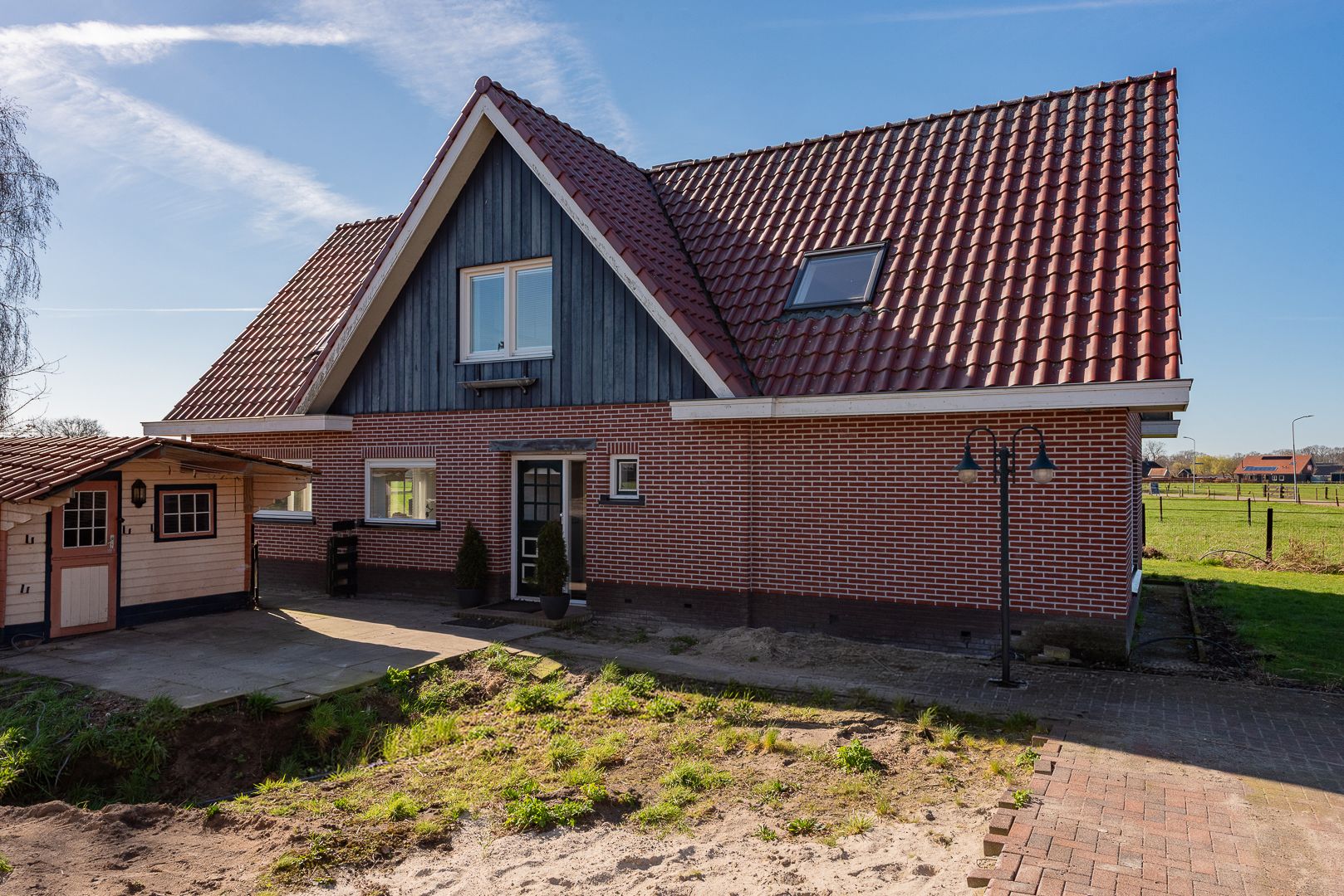 Spacious Country Home with Large Outbuilding and 2 Hectare Plot — 51