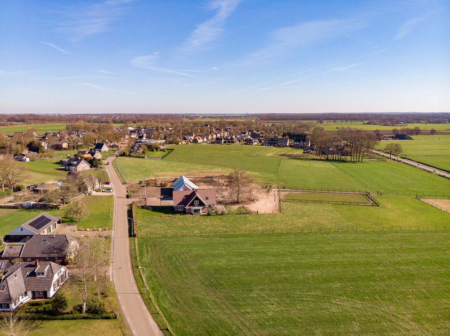 Spacious Country Home with Large Outbuilding and 2 Hectare Plot — 64