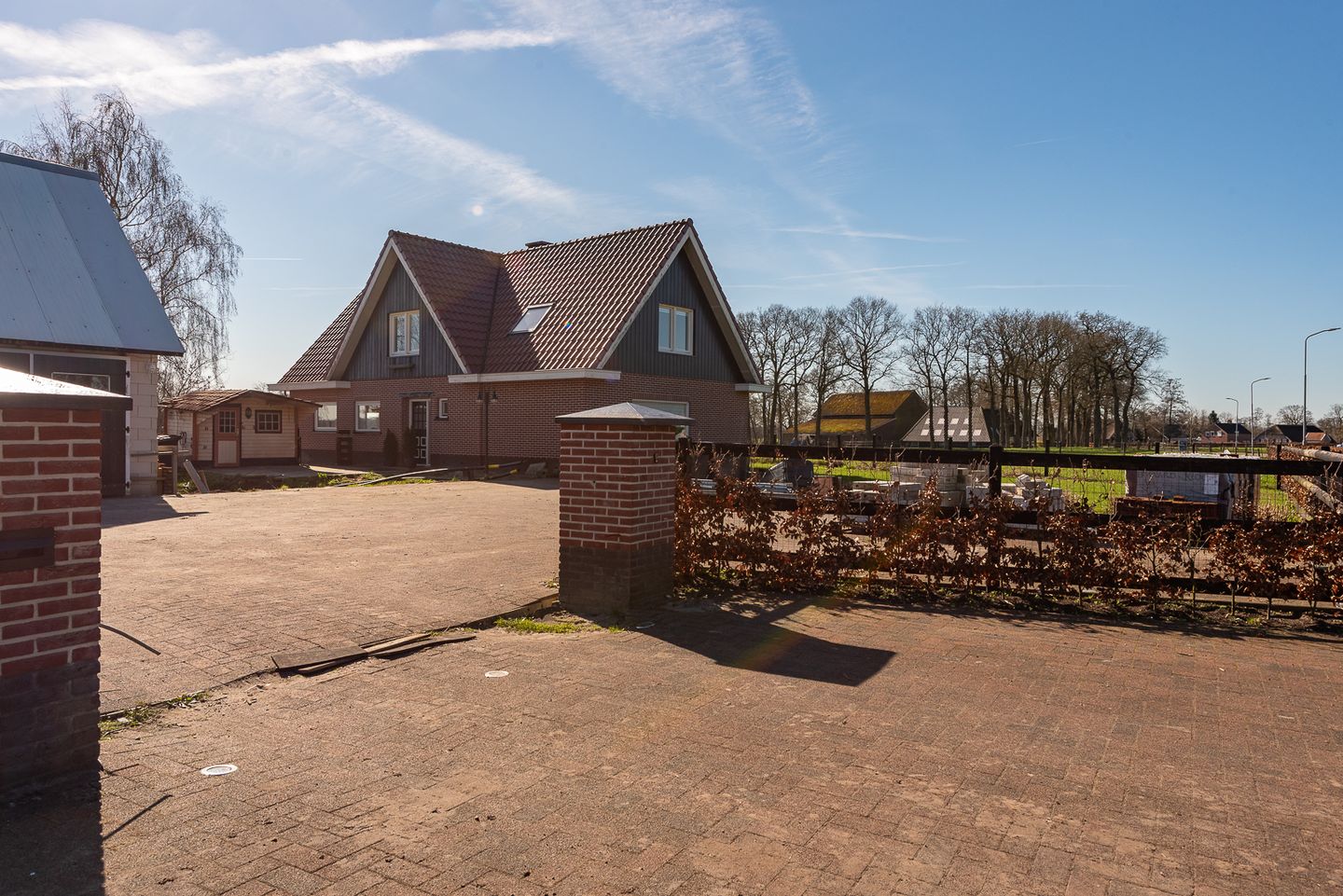 Spacious Country Home with Large Outbuilding and 2 Hectare Plot — 49