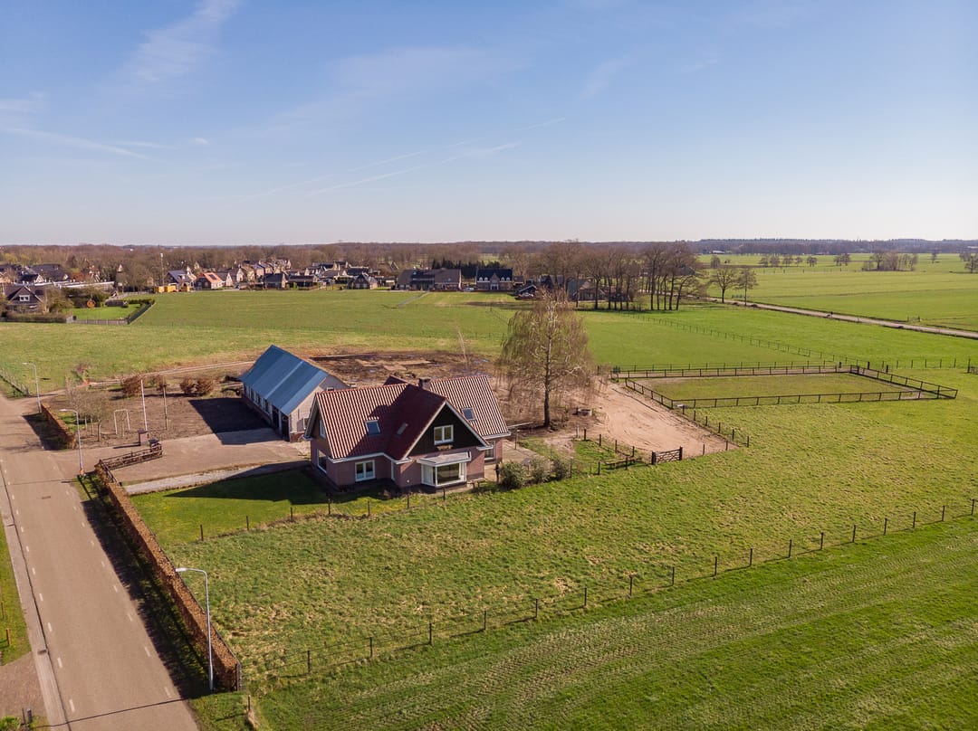Spacious Country Home with Large Outbuilding and 2 Hectare Plot — 61