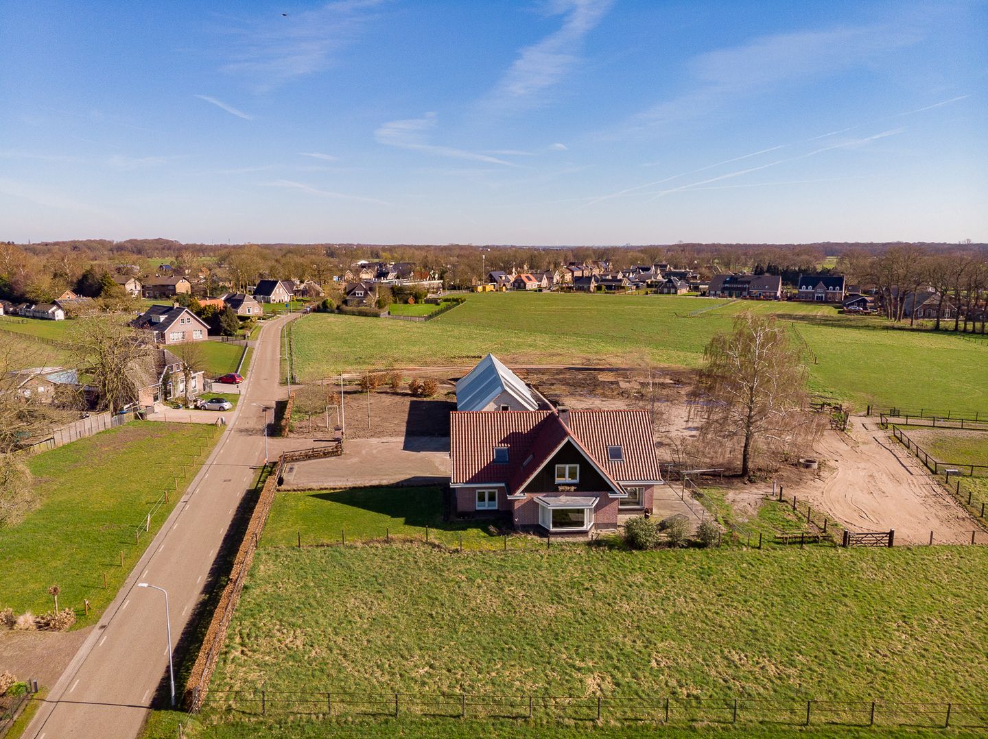 Spacious Country Home with Large Outbuilding and 2 Hectare Plot — 59