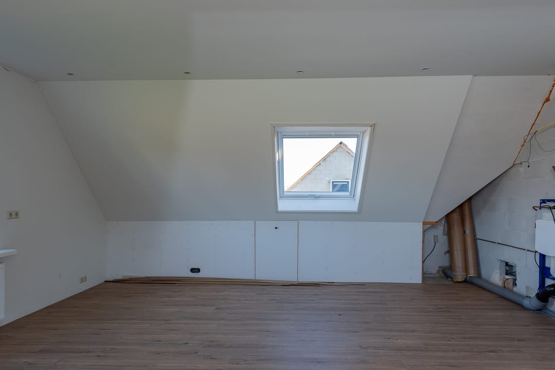 Spacious Country Home with Large Outbuilding and 2 Hectare Plot — 41