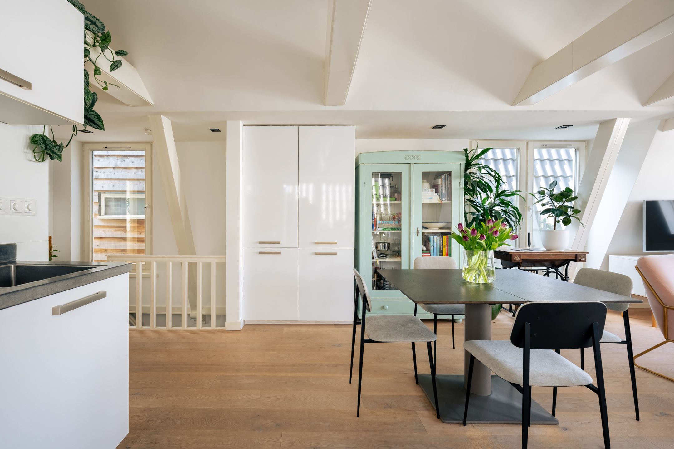 Sunny Top-Floor Apartment with South-Facing Terrace in De Pijp — 12