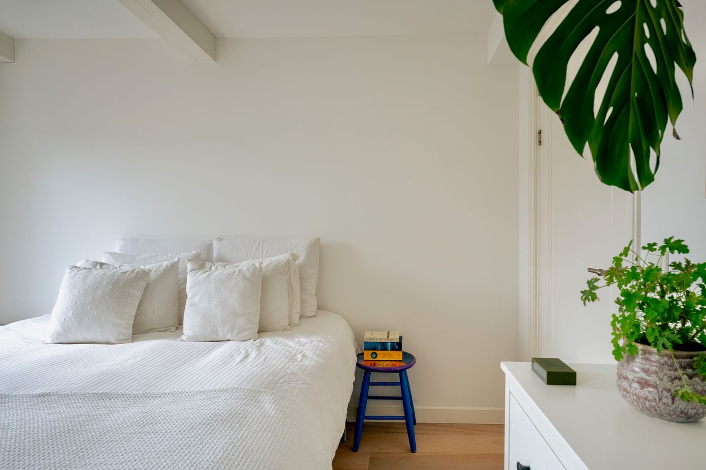 Sunny Top-Floor Apartment with South-Facing Terrace in De Pijp — 14