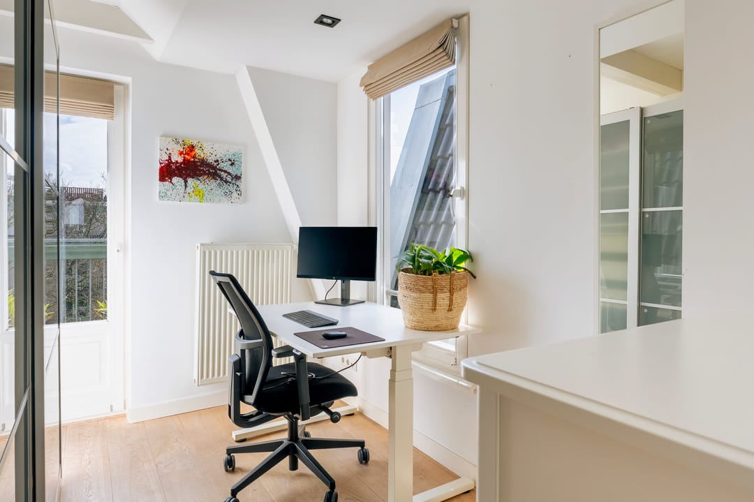 Sunny Top-Floor Apartment with South-Facing Terrace in De Pijp — 22