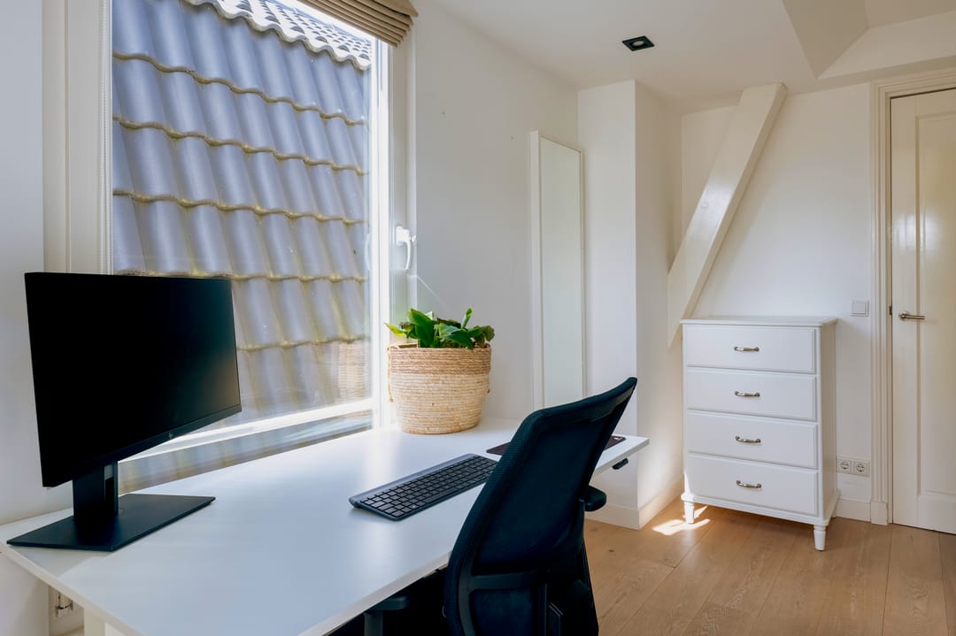 Sunny Top-Floor Apartment with South-Facing Terrace in De Pijp — 23