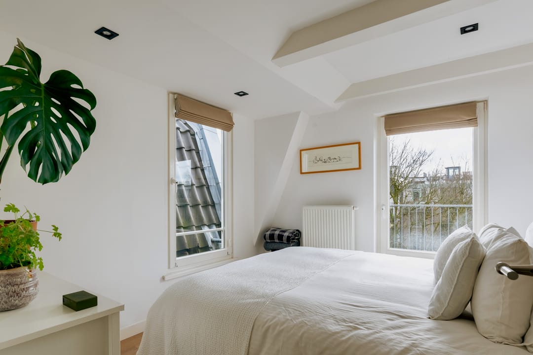 Sunny Top-Floor Apartment with South-Facing Terrace in De Pijp — 16