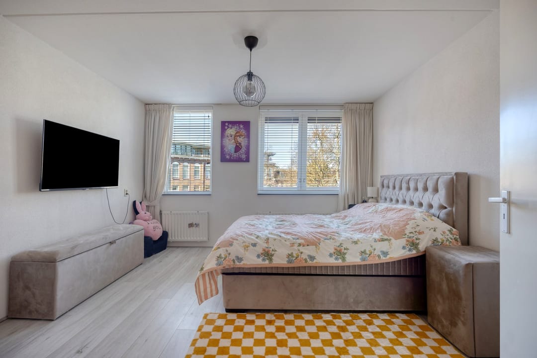 Foto 11 van Van Miereveltstraat 21