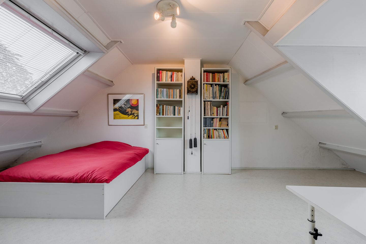 Spacious Semi-Detached House with Garage and Mature Garden in Badhoevedorp — 25