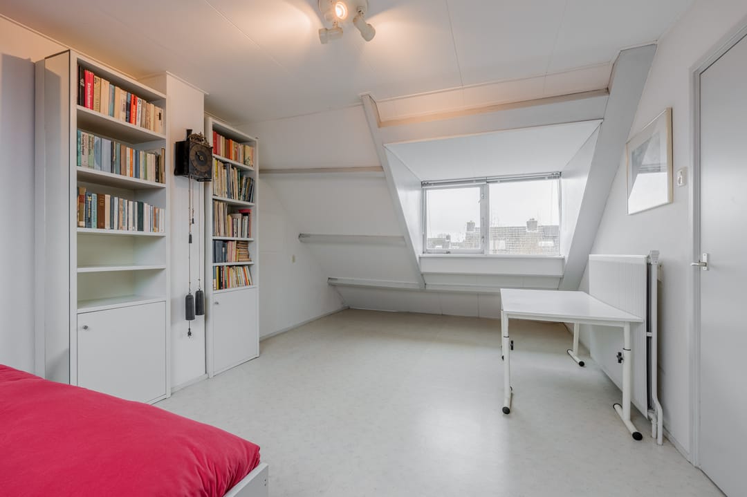 Spacious Semi-Detached House with Garage and Mature Garden in Badhoevedorp — 26