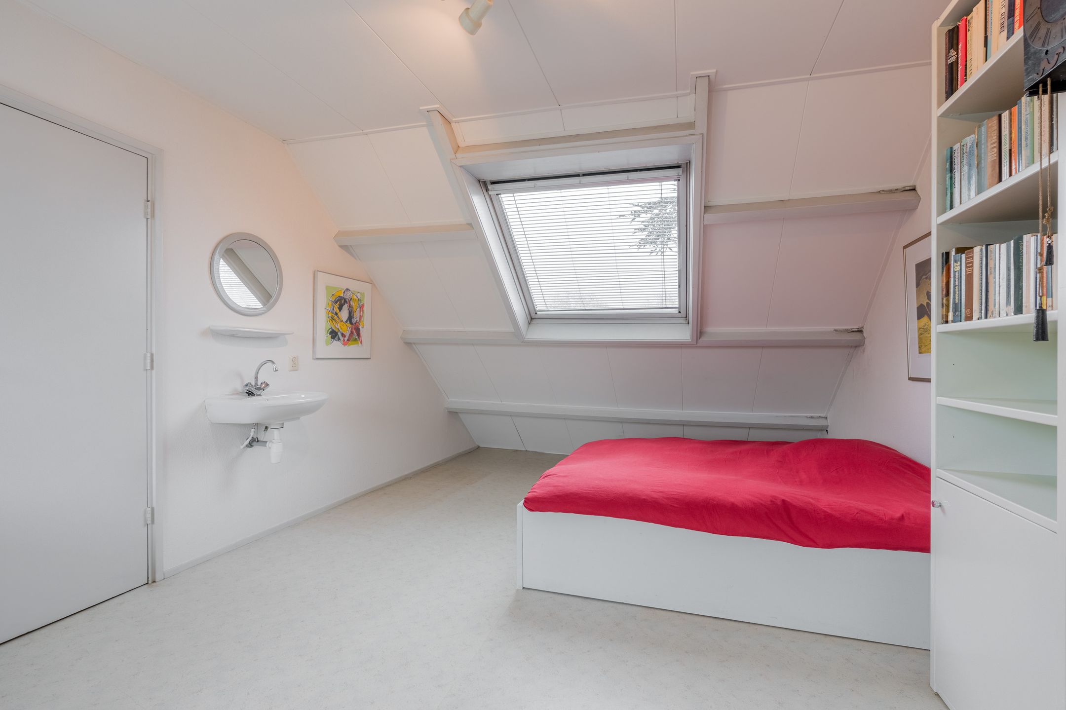 Spacious Semi-Detached House with Garage and Mature Garden in Badhoevedorp — 27