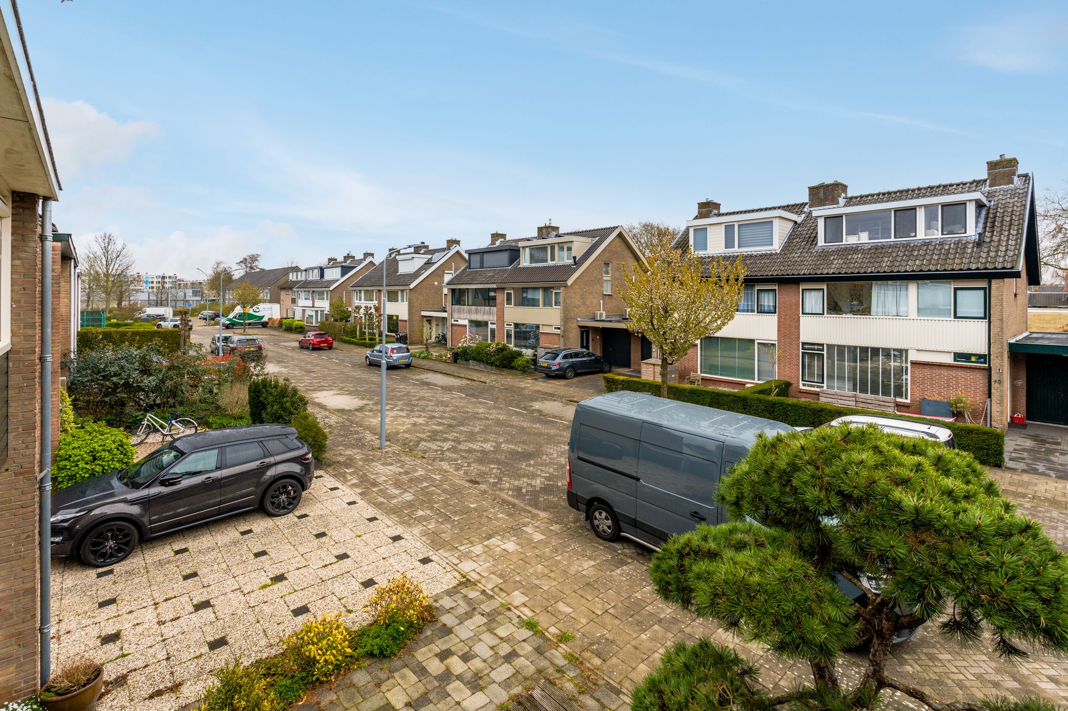 Spacious Semi-Detached House with Garage and Mature Garden in Badhoevedorp — 30