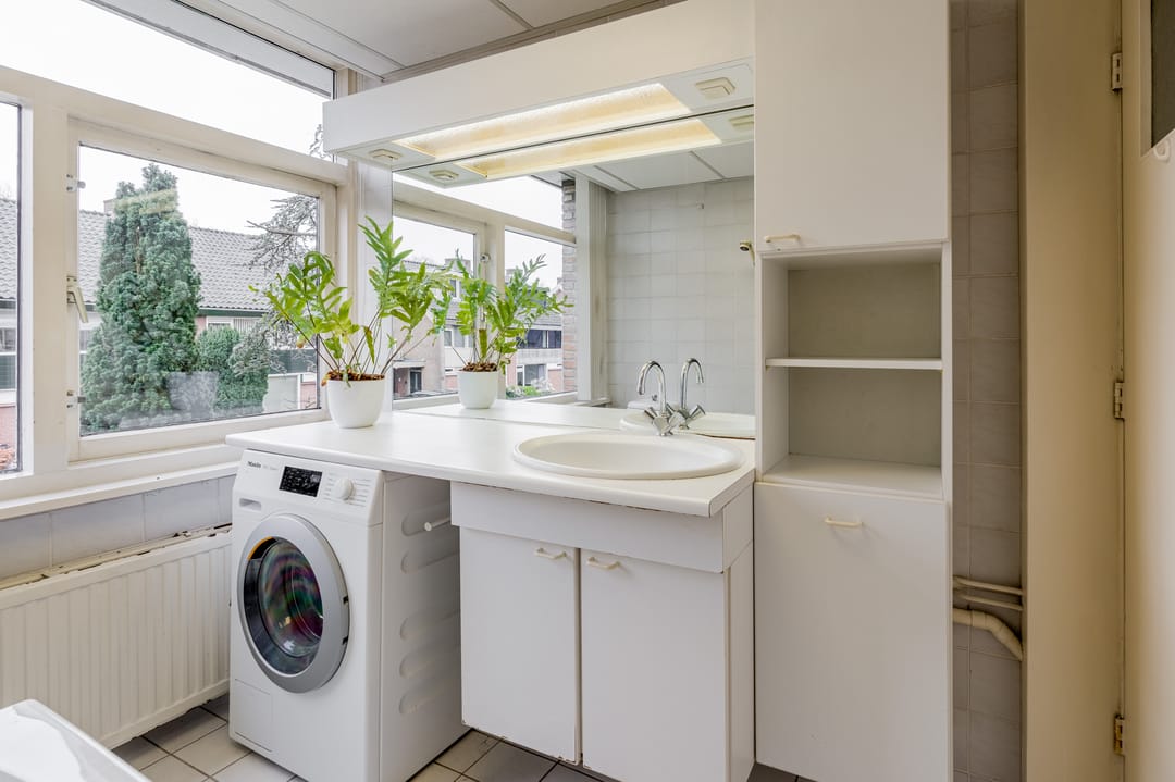 Spacious Semi-Detached House with Garage and Mature Garden in Badhoevedorp — 23