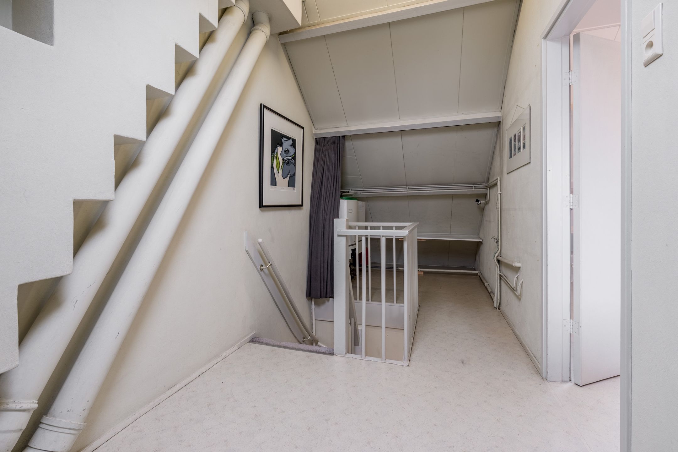 Spacious Semi-Detached House with Garage and Mature Garden in Badhoevedorp — 24