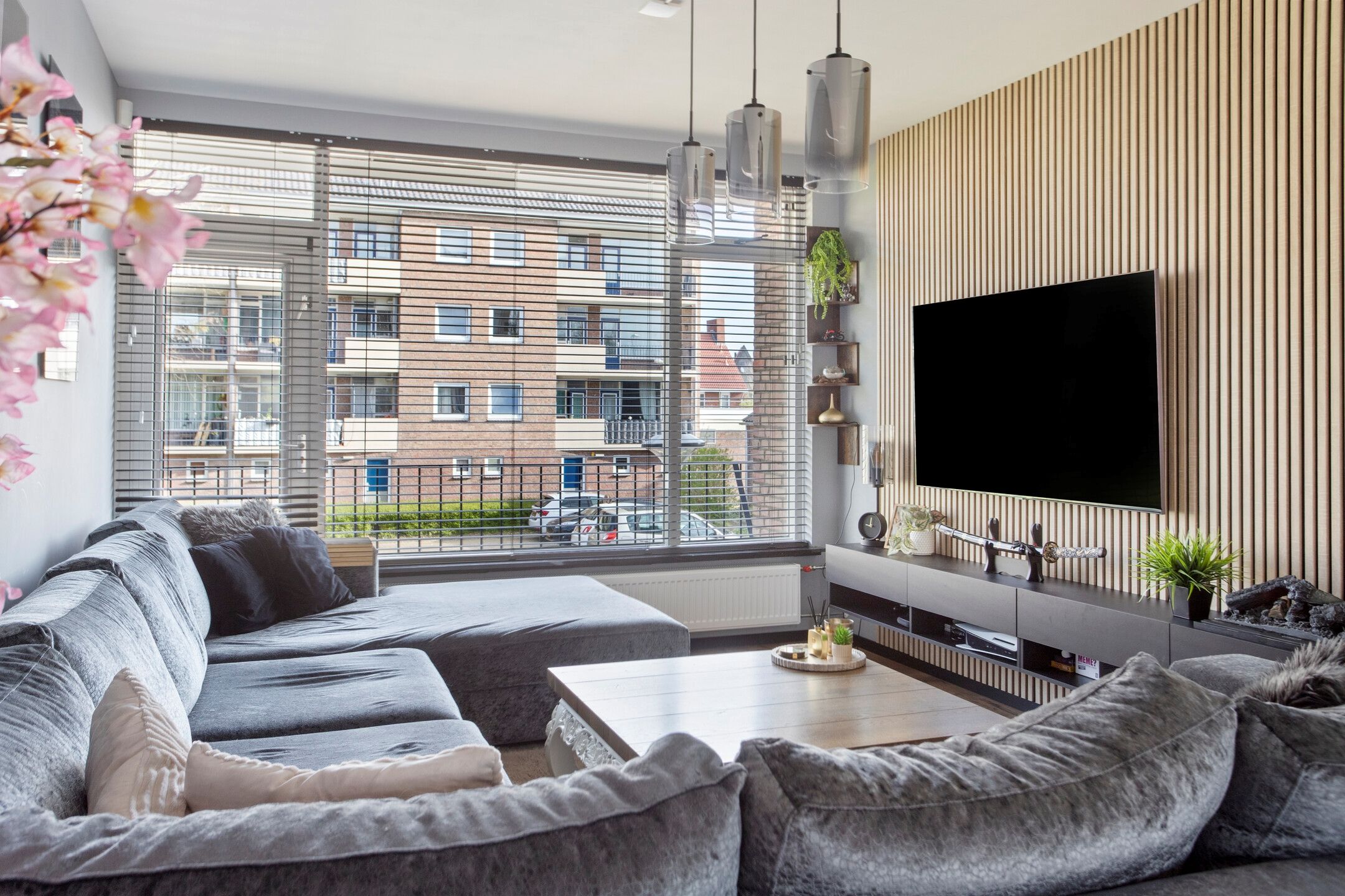 Move-in Ready 3-Room Apartment with Two Balconies and Ample Storage — 12