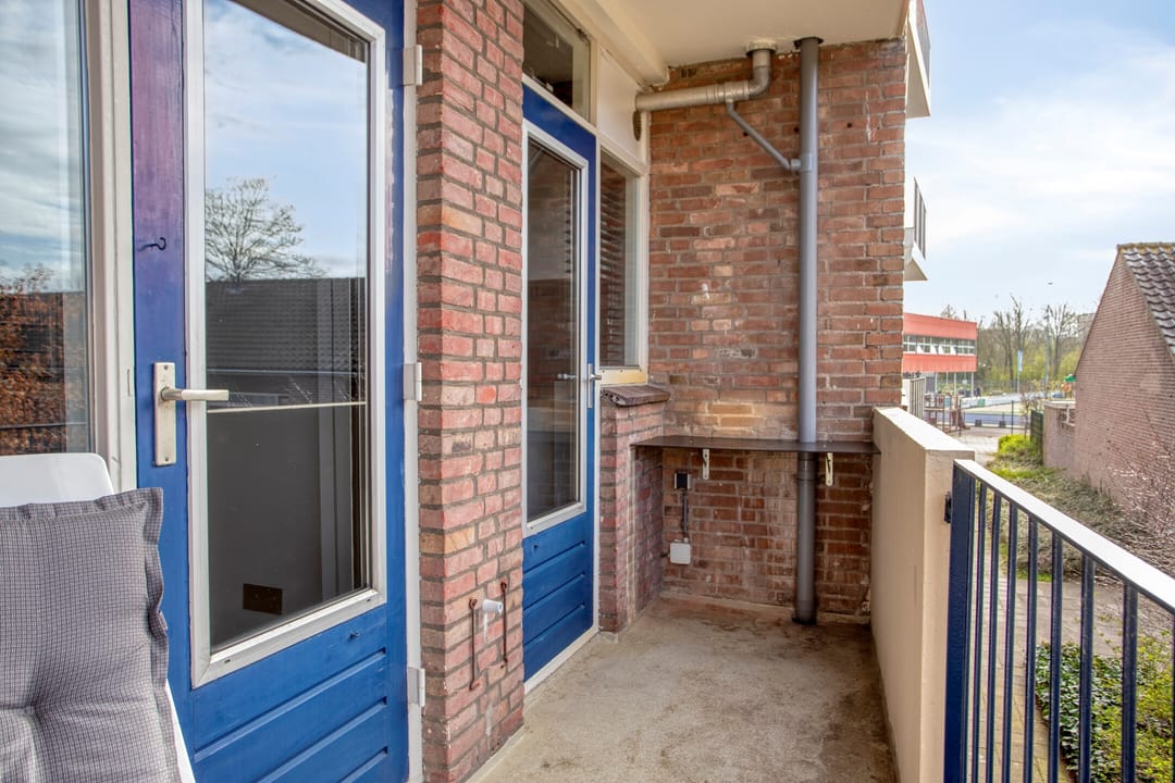 Move-in Ready 3-Room Apartment with Two Balconies and Ample Storage — 16