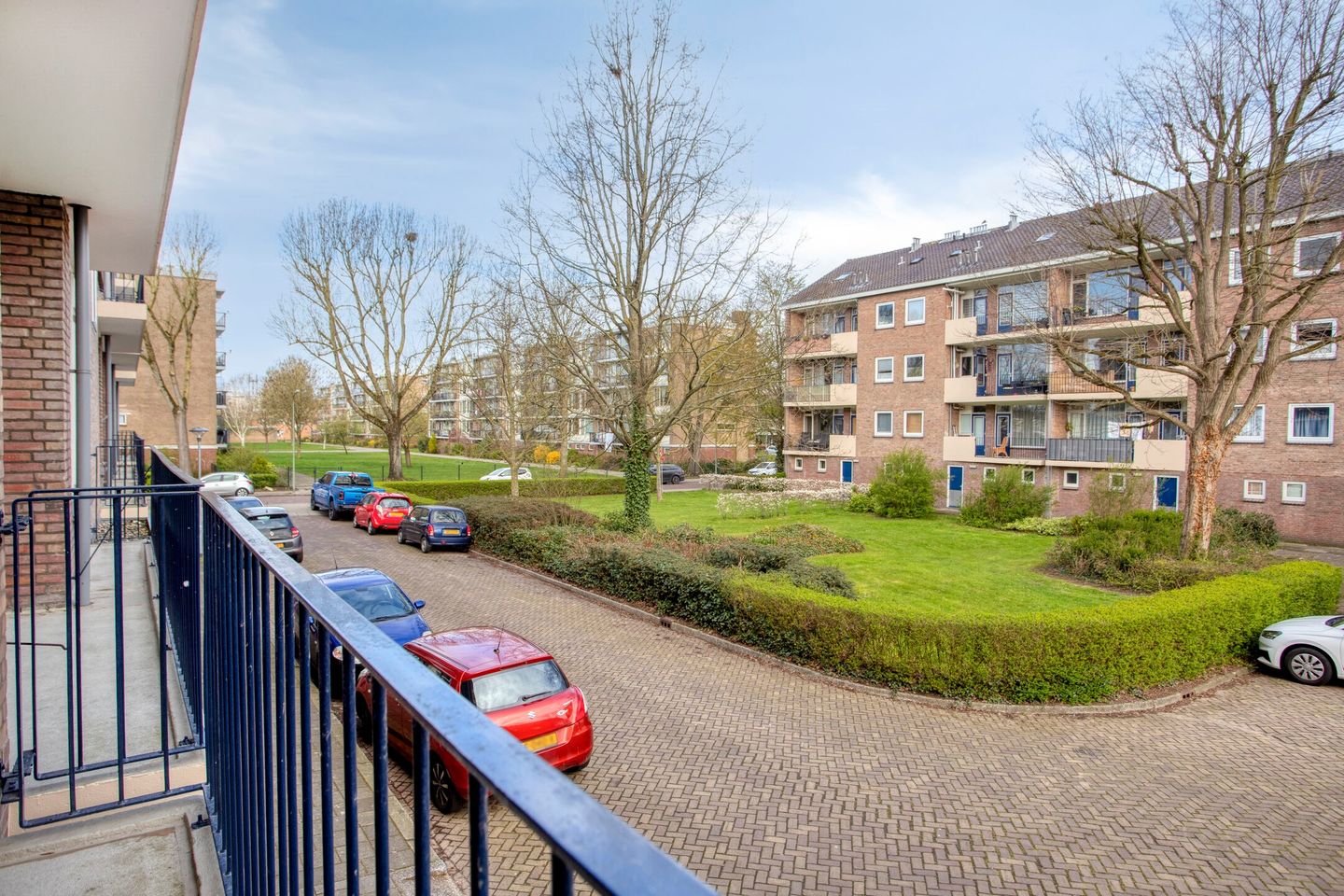 Move-in Ready 3-Room Apartment with Two Balconies and Ample Storage — 20