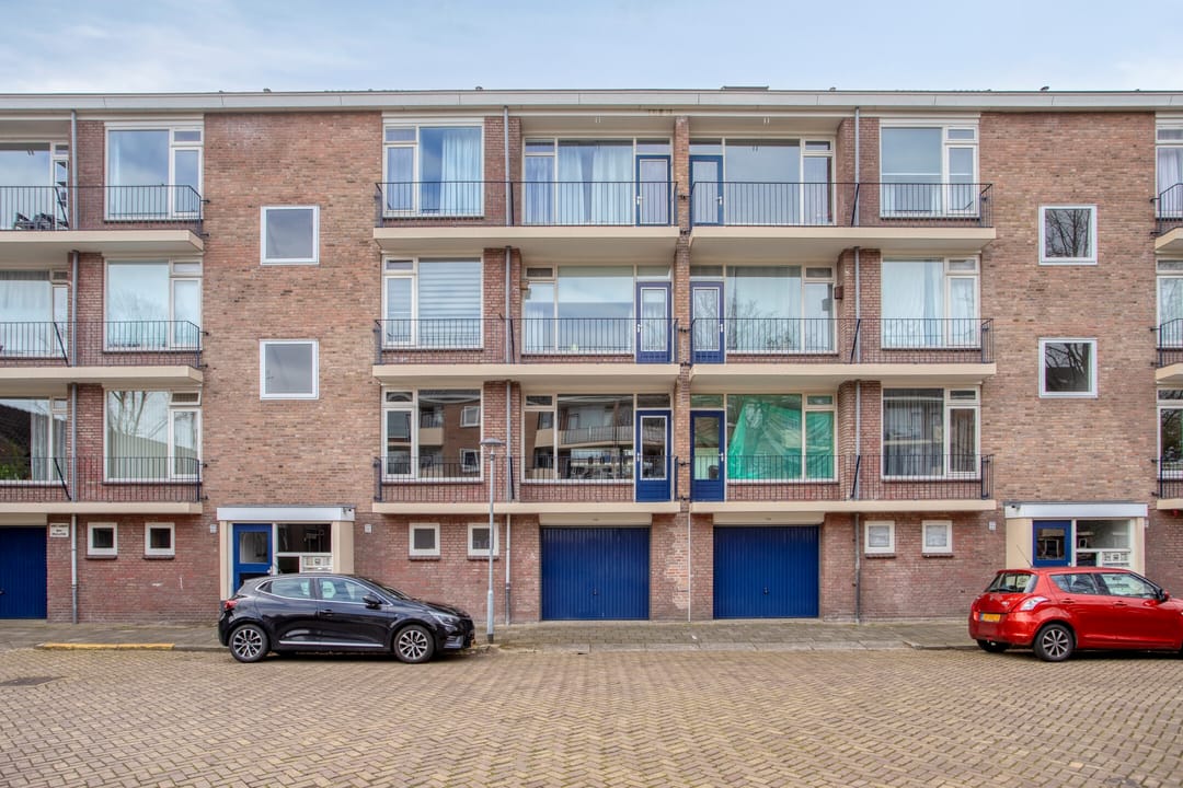 Move-in Ready 3-Room Apartment with Two Balconies and Ample Storage — 28