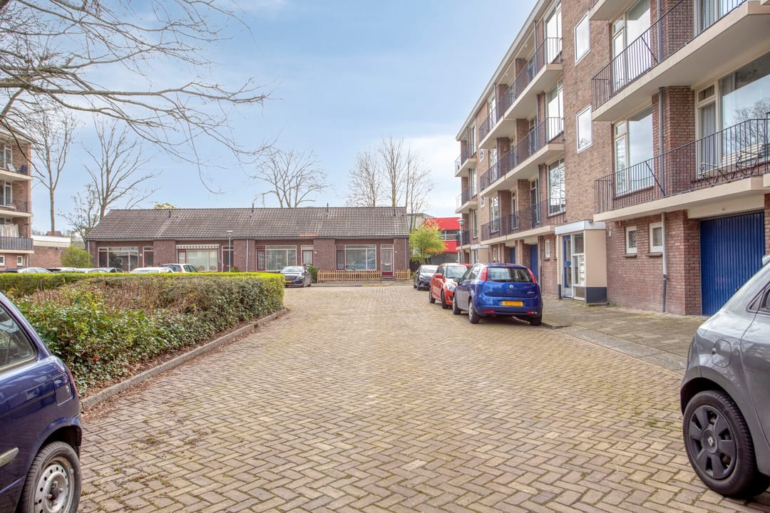 Move-in Ready 3-Room Apartment with Two Balconies and Ample Storage — 31