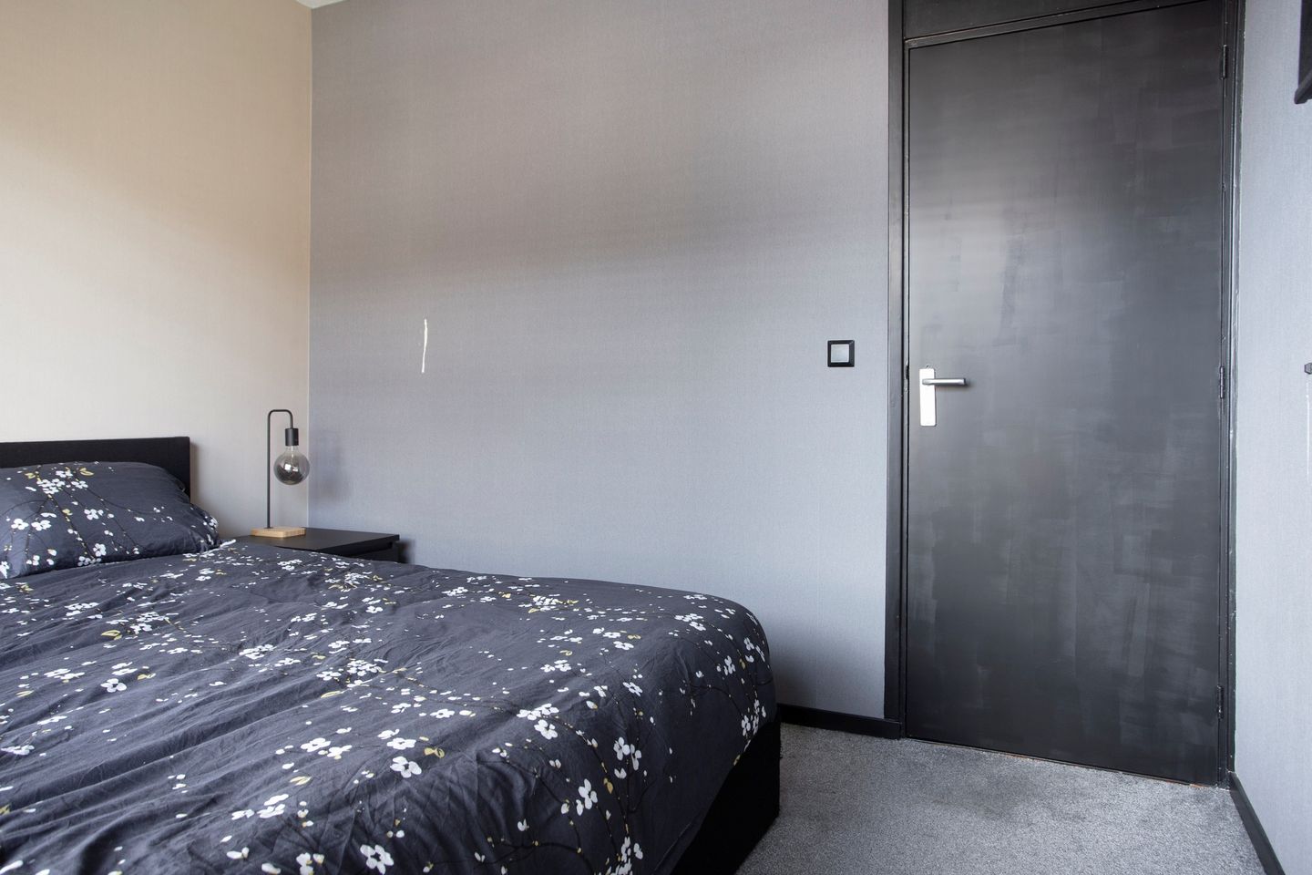 Move-in Ready 3-Room Apartment with Two Balconies and Ample Storage — 25