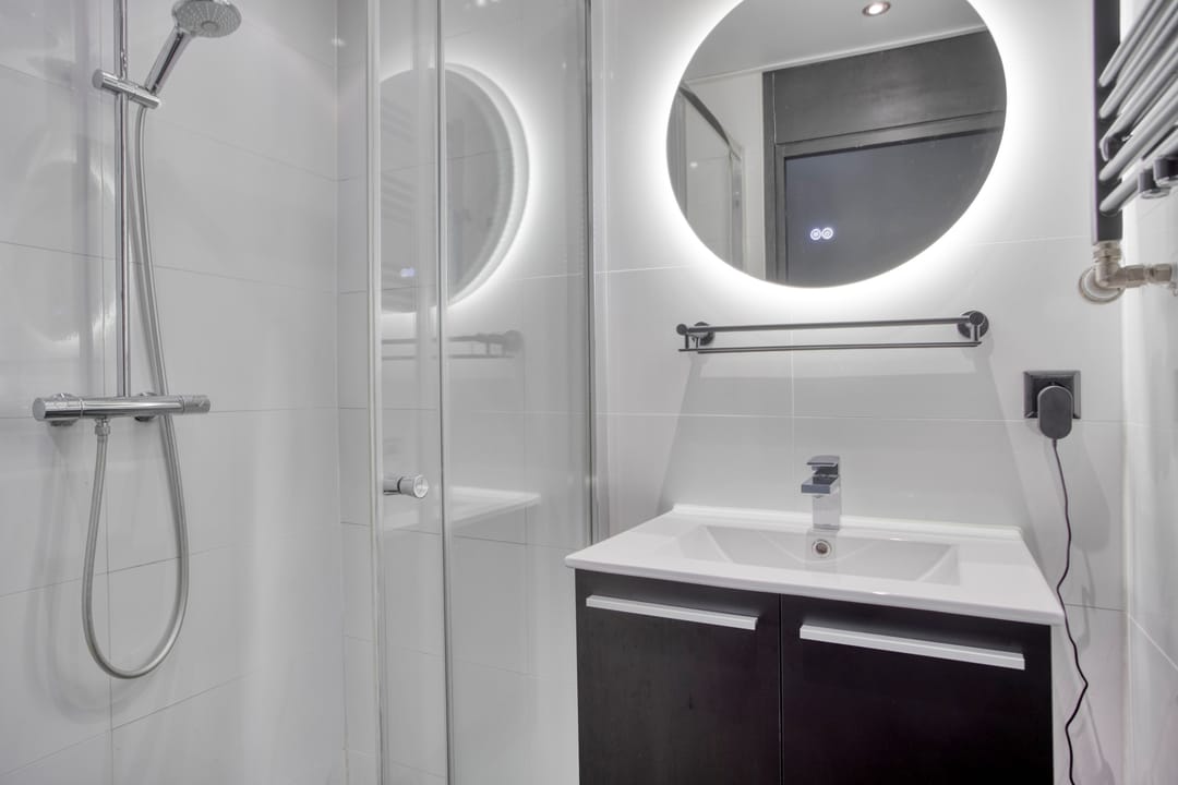Move-in Ready 3-Room Apartment with Two Balconies and Ample Storage — 26
