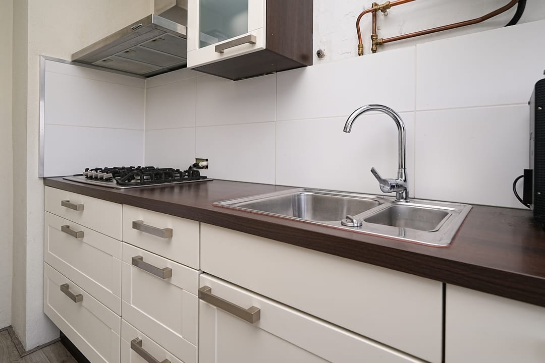 Spacious and bright 2-room apartment with balcony in Rotterdam IJsselmonde — 16