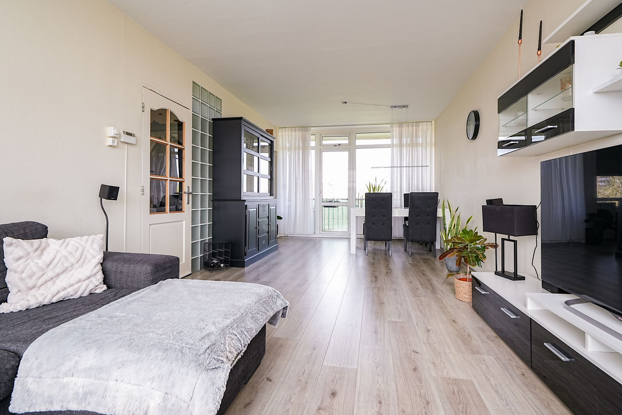 Spacious and bright 2-room apartment with balcony in Rotterdam IJsselmonde — 12