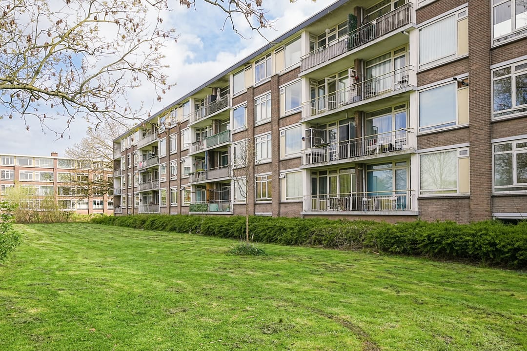 Spacious and bright 2-room apartment with balcony in Rotterdam IJsselmonde — 23