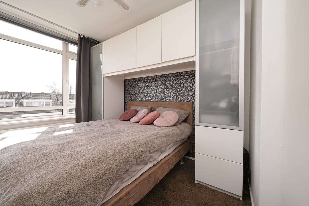 Spacious and bright 2-room apartment with balcony in Rotterdam IJsselmonde — 17
