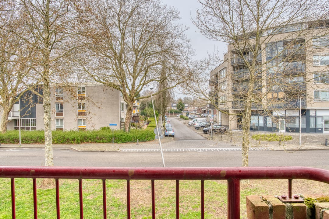 Move-In Ready Two-Room Apartment with Sunny Balcony in Hendrik-Ido-Ambacht — 32