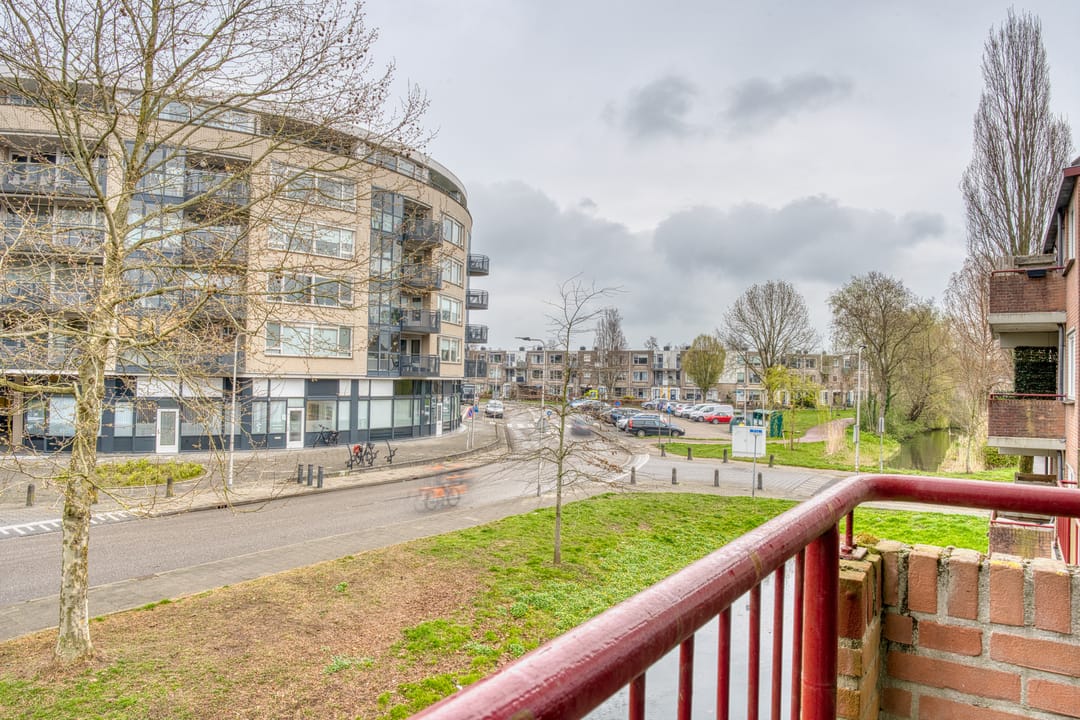 Move-In Ready Two-Room Apartment with Sunny Balcony in Hendrik-Ido-Ambacht — 31