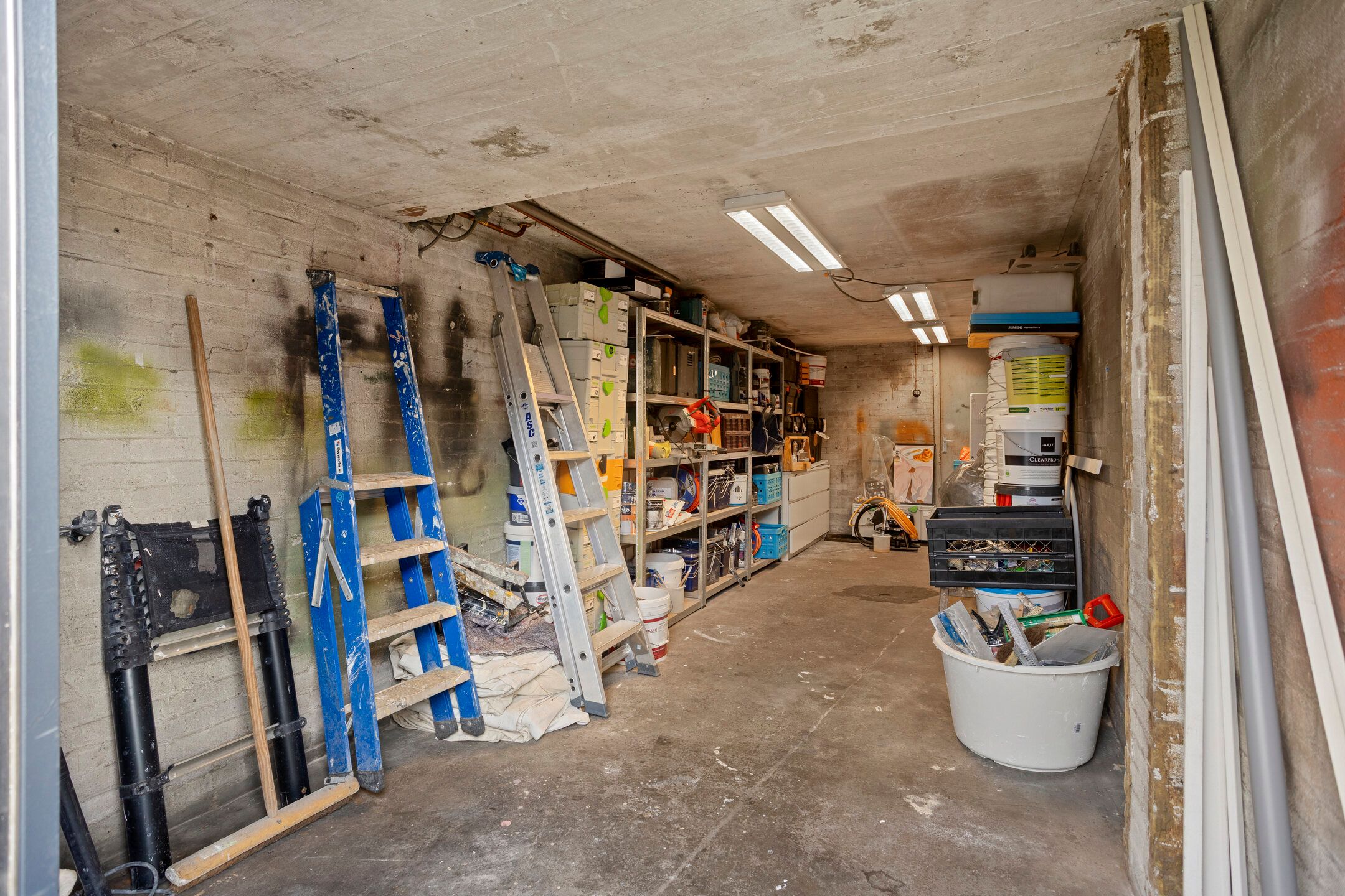 Renovated 3-room apartment with garage in central Oss — 21