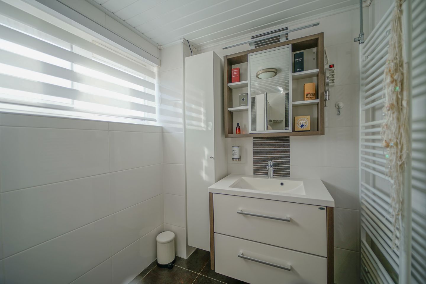 Spacious extended semi-detached home with four bedrooms in St. Willebrord — 64