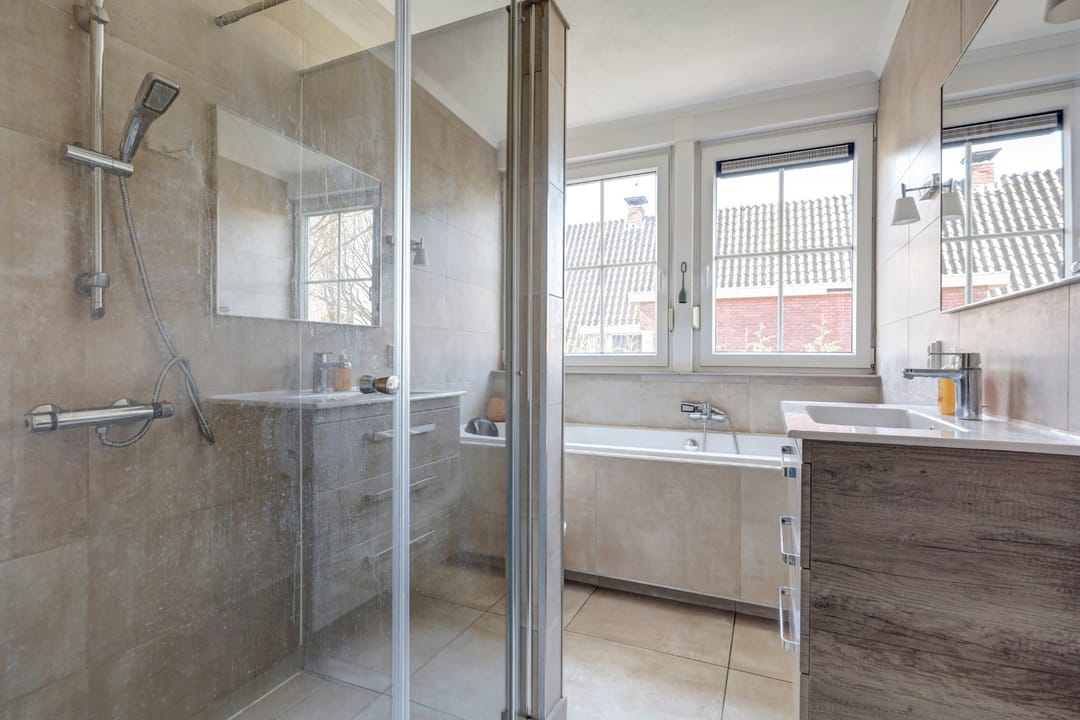 Spacious detached villa with 7 bedrooms and stunning rural views near Emmen — 38