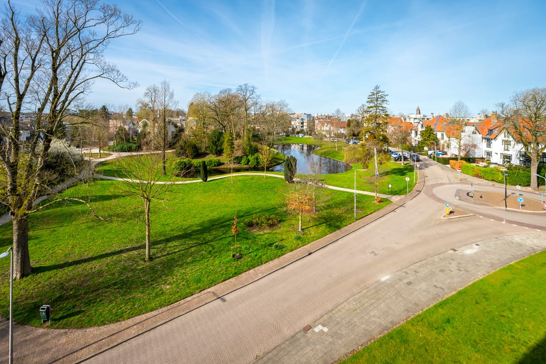 Sunny Apartment with Park Views in Zeist Center — 16