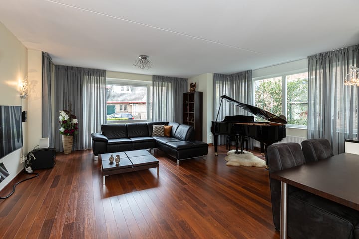 Foto 2 van Oranjehof 1