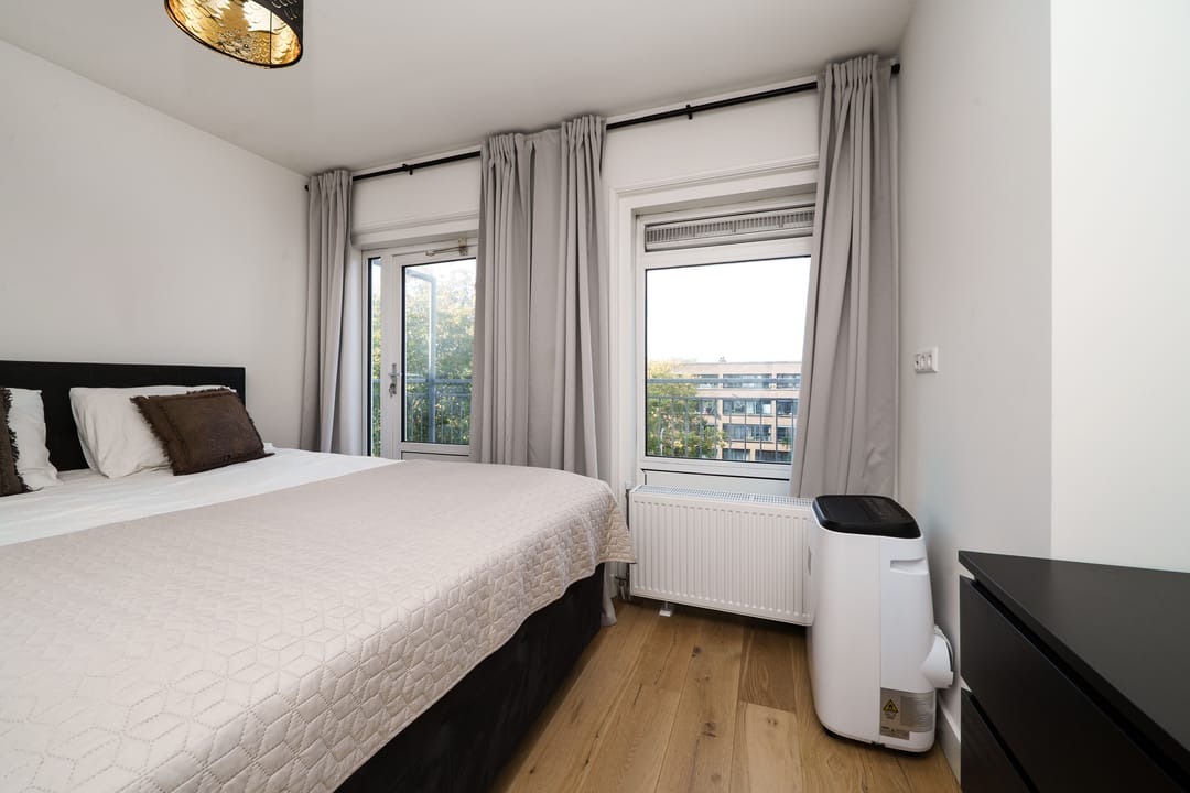 Luxury 5-Room Apartment with Rooftop Terrace and City Views in Rotterdam Bergpolder — 17
