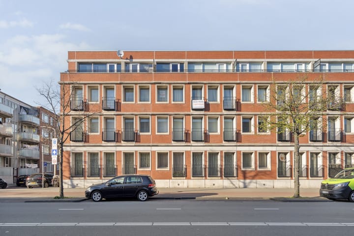 Photo 2 of Van der Helststraat 110