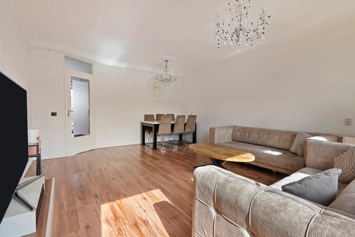 Photo 4 of Van der Helststraat 110