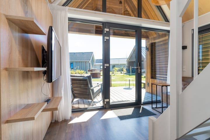 Photo 2 of Zeedijk 24-960