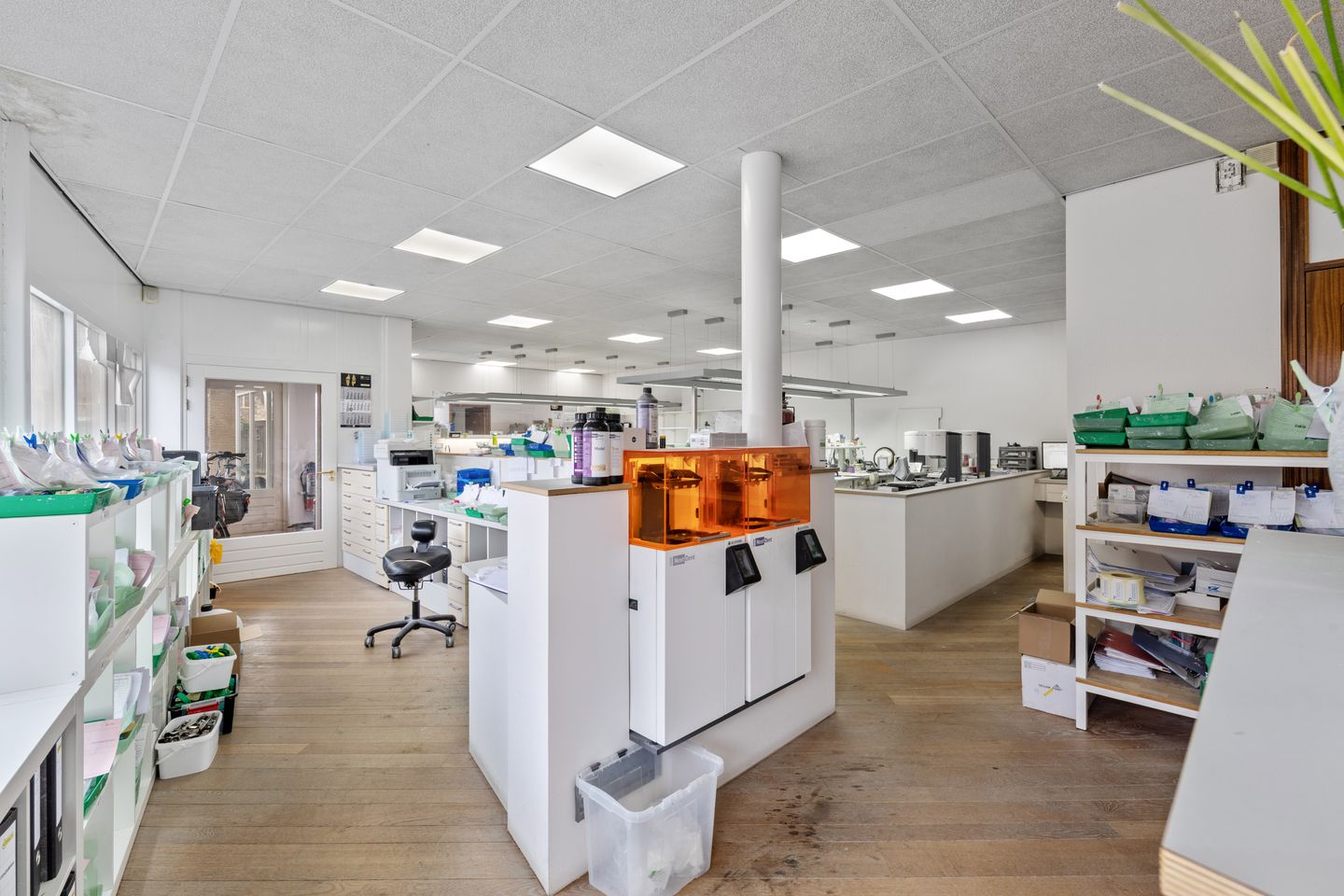 Bekijk foto 2 van Burgerhoutsestraat 45