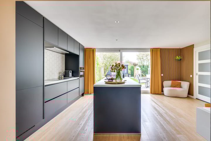 Photo 3 of Bisschop Bekkerslaan 6