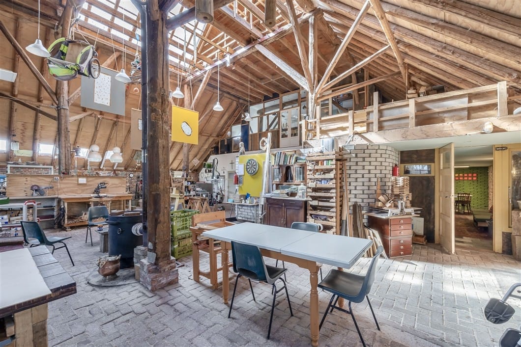 Photo 31 of Numero Dertien 8